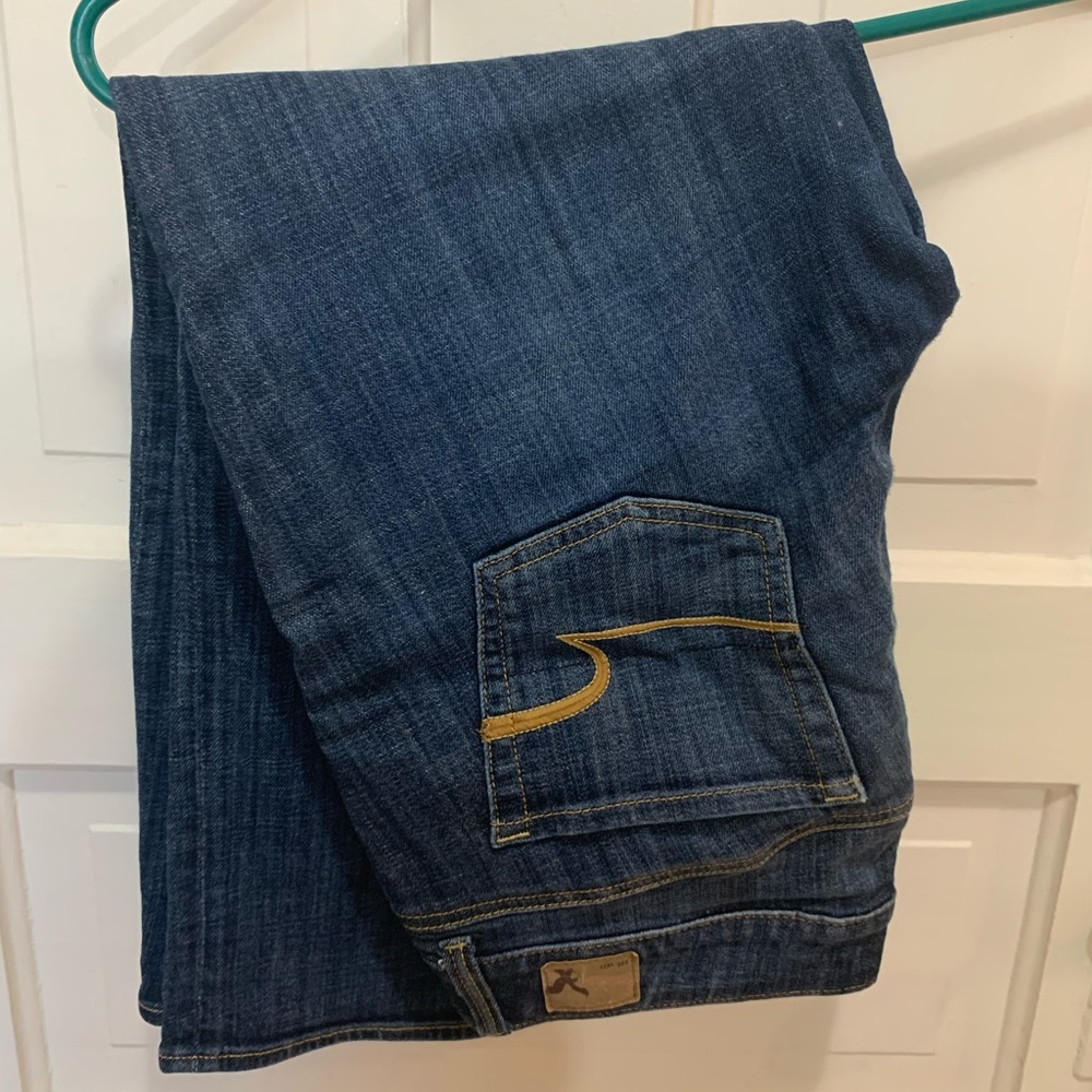 Capri AE jeans.